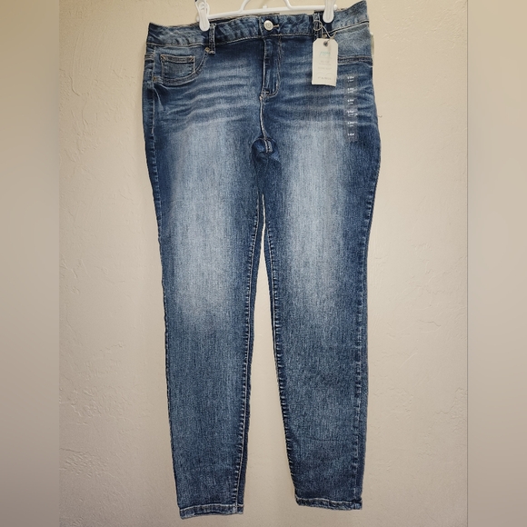 NWT Maurices Mid Rise Denim Flex Jeggings - Picture 5 of 9